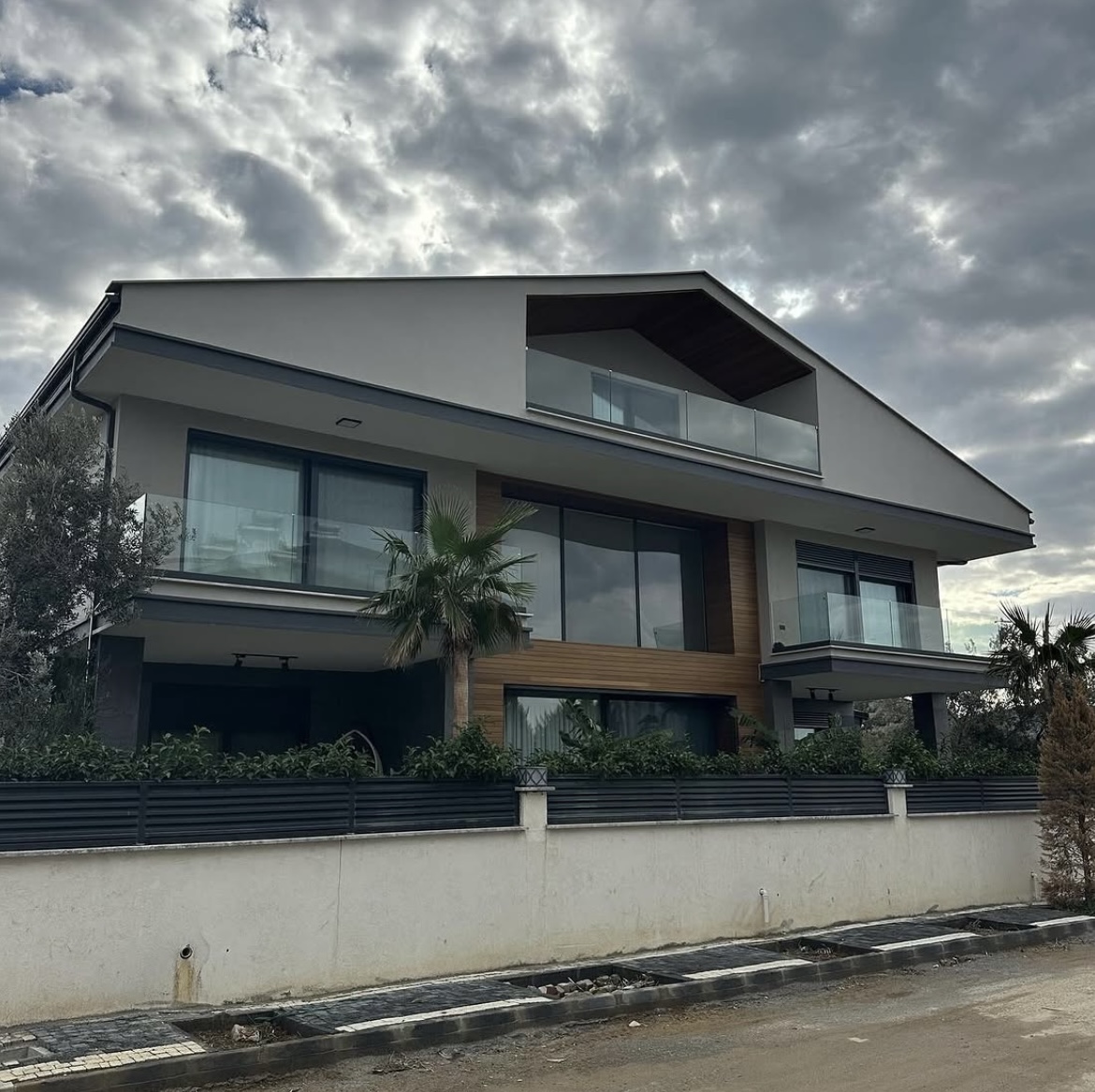 Cam Cephe ve Balkon Uygulaması